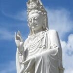 tượng quan âm bồ tát đứng - môi trường xanh