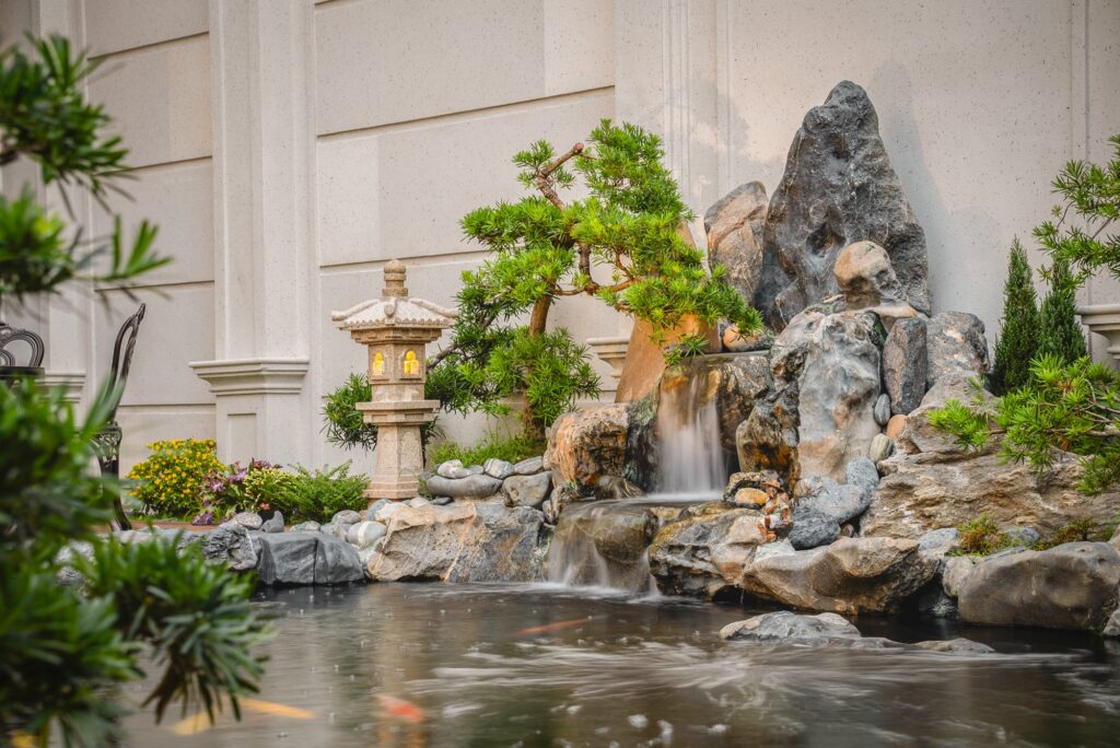 Làm núi đá nhân tạo và thác nước nhân tạo đẹp và ý nghĩa phong thủy